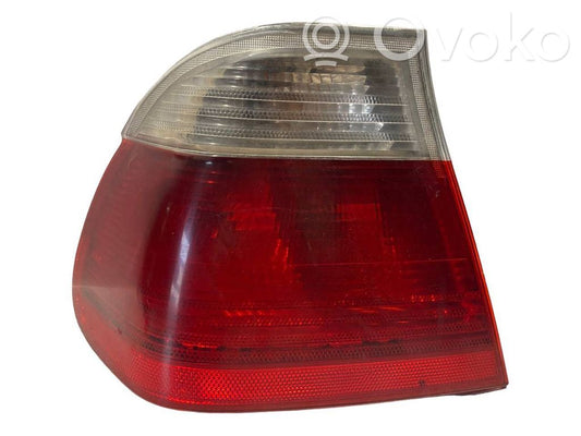 Задний фонарь в кузове