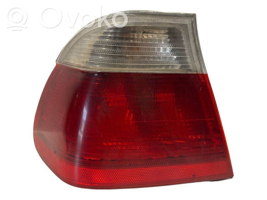 Aizmugurējais lukturis virsbūvē