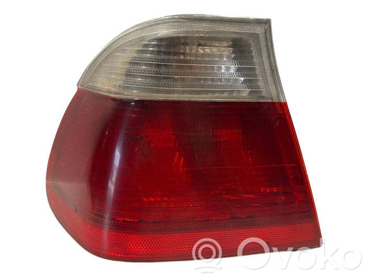 Aizmugurējais lukturis virsbūvē