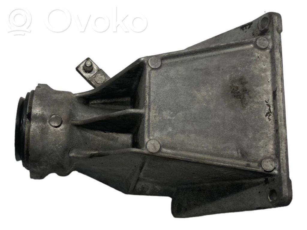 Кронштейн подшипника полуосевой муфты