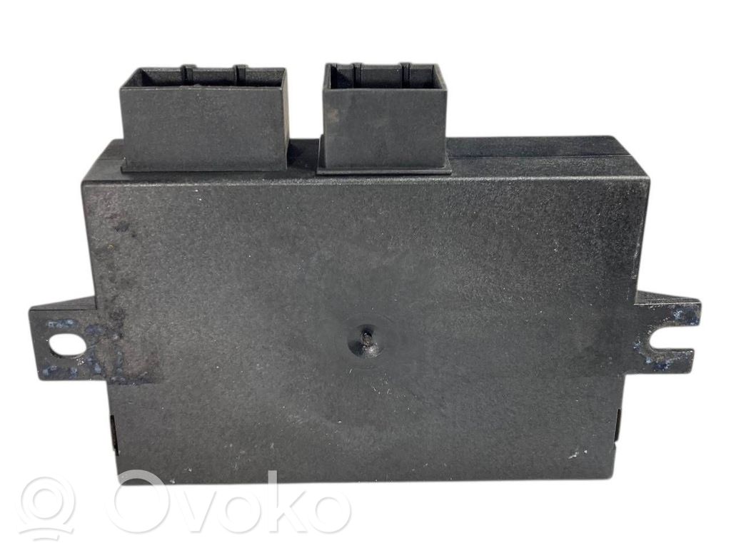 Piekabes āķa vadības bloks