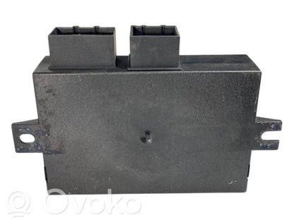 Piekabes āķa vadības bloks