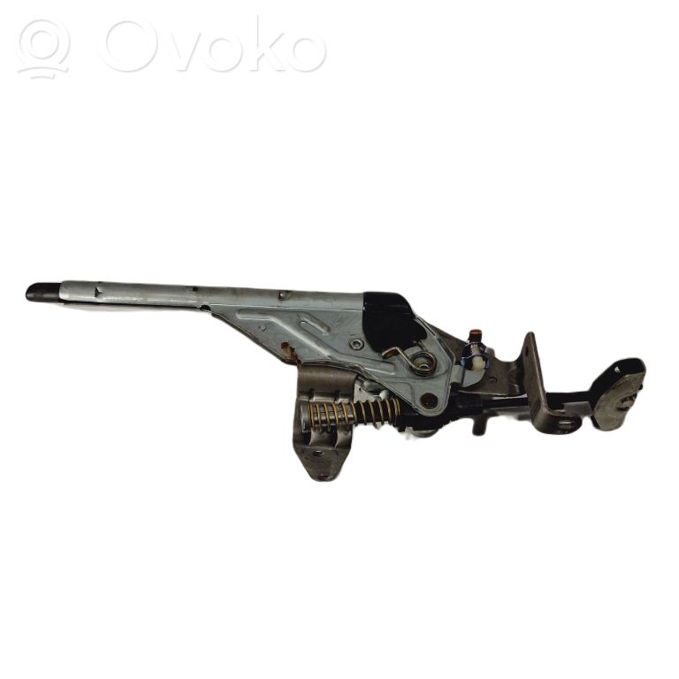 Rokas bremzes mehānisms (salonā)