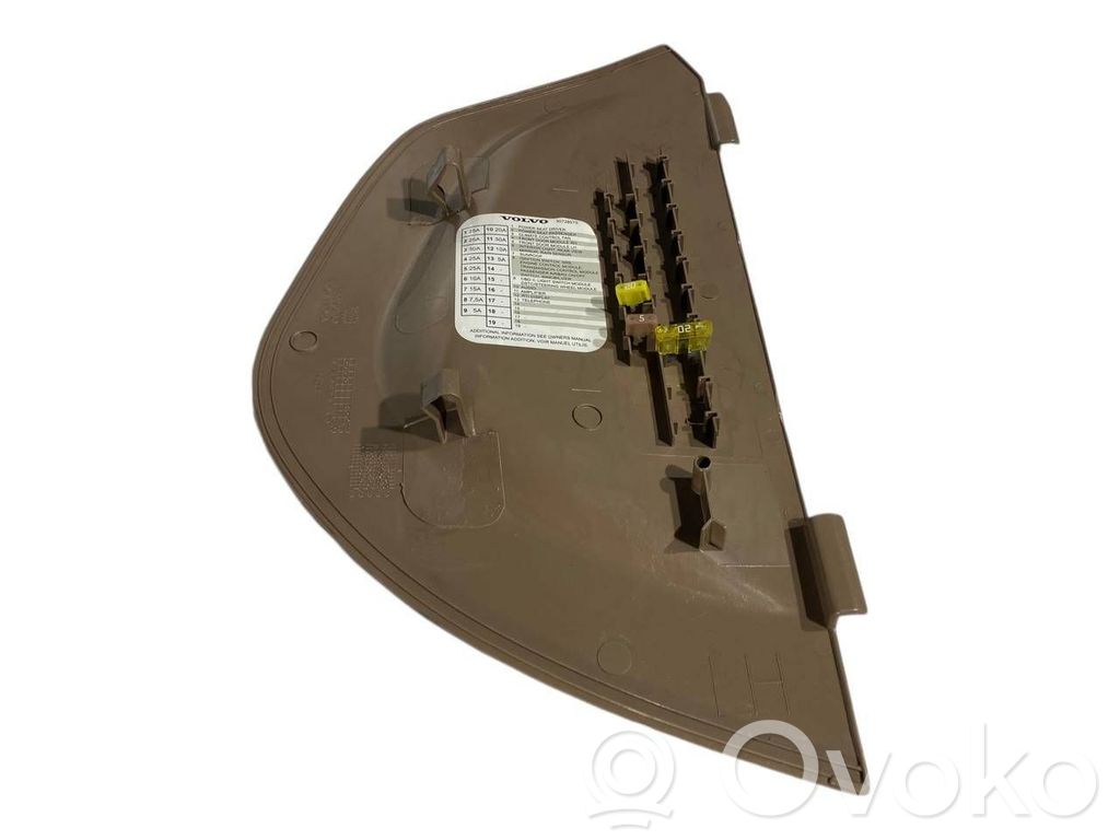 Paneļa dekoratīvās apdares vairogs (sānu)