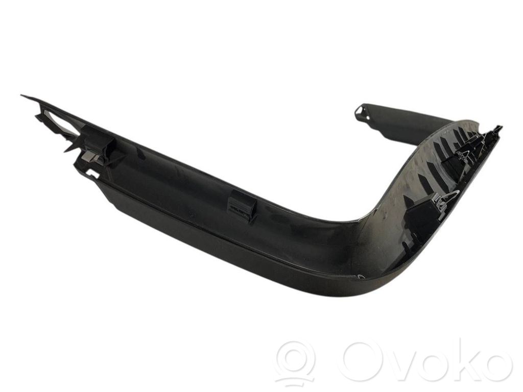 Augšējā dekoratīvā apdare (pie loga)