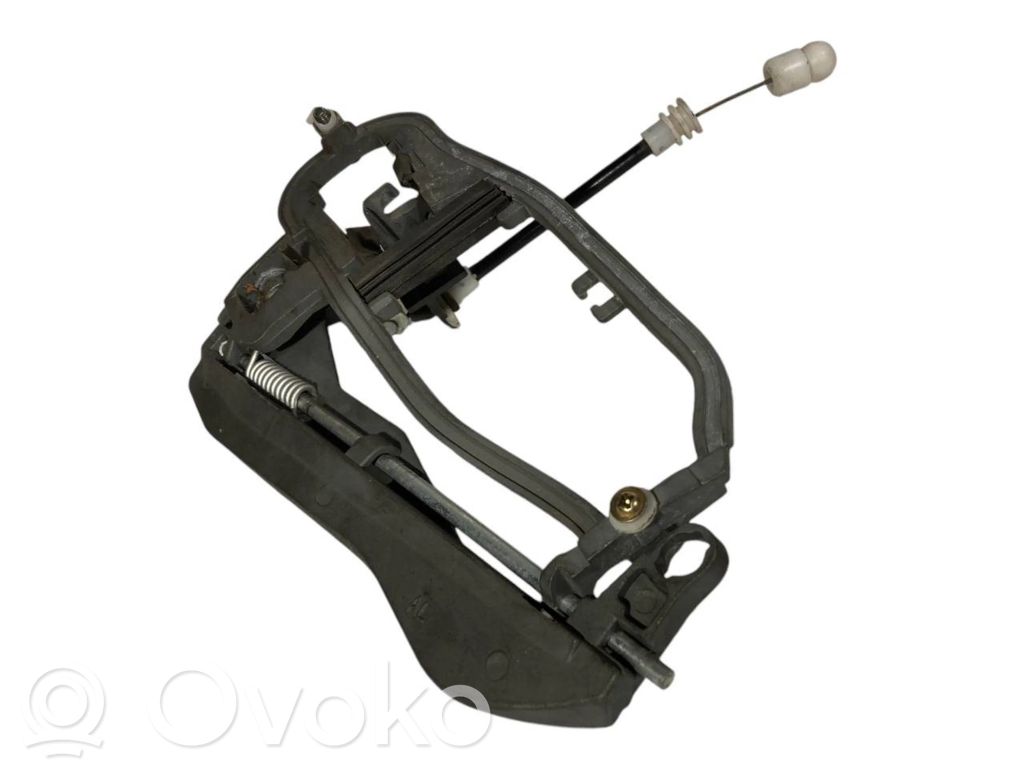 Держатель/кронштейн для внешней ручки открывания спереди