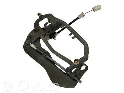 Держатель/кронштейн для внешней ручки открывания спереди