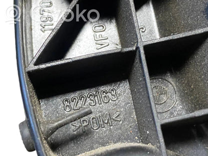 Dzinēja pārsega attaisīšanas rokturītis