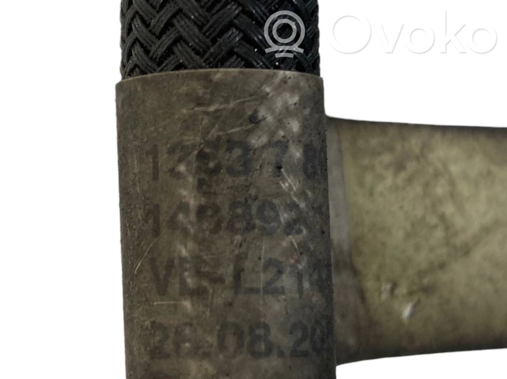 Degvielas caurulīte (-es)