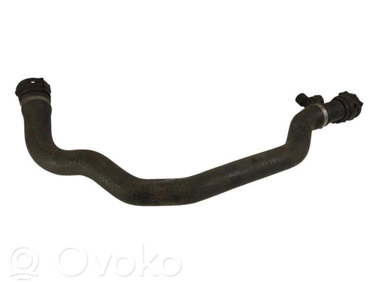 Caurulīte (-es) / šļūtene (-es)