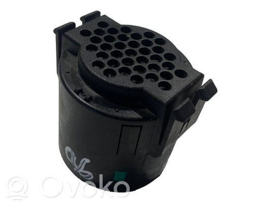 Speaker(s) in front door