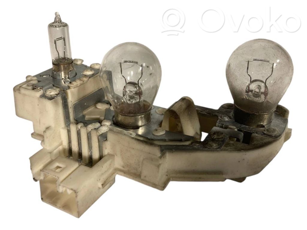 Aizmugures spuldzes vāka turētājs