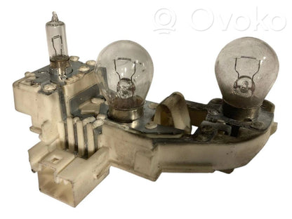 Aizmugures spuldzes vāka turētājs