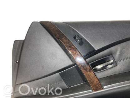 Priekšējo durvju apdare