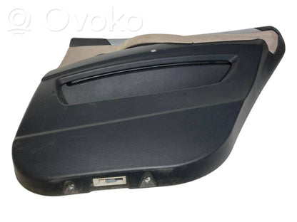 Apšuvums aizmugurējām durvīm