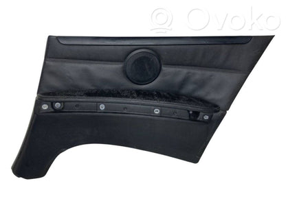 Apšuvums aizmugurējām durvīm