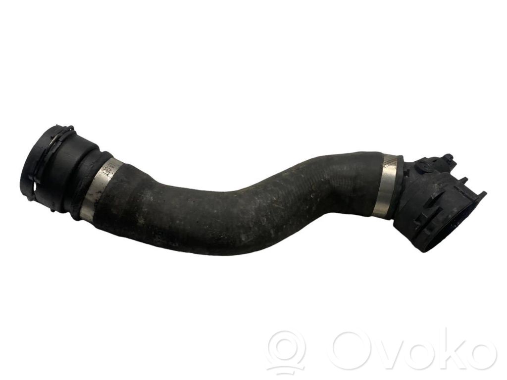 Caurulīte (-es) / šļūtene (-es)