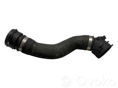 Caurulīte (-es) / šļūtene (-es)