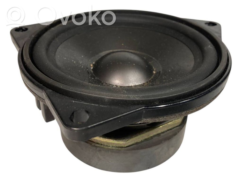 Skaļrunis (-i) priekšējās durvīs