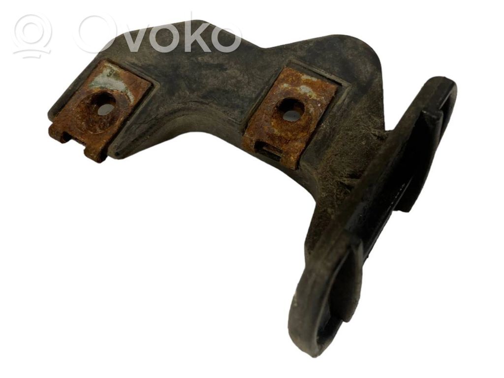 Priekšpusē bampera turētājs