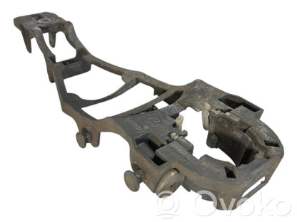 Priekšpusē turētājs / kronšteins ārējam atvēršanas rokturim