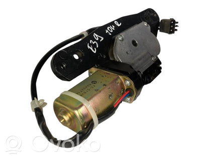 Aizmugurējā pārsega pievilcējs