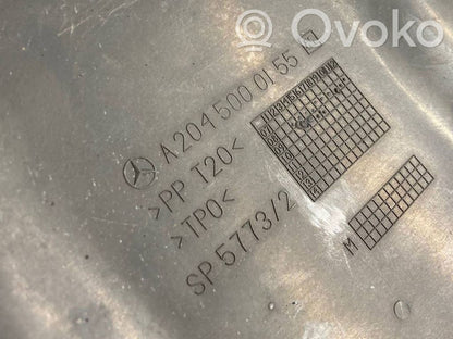 Dzinēja pārsega slēdzenes dekoratīvā apdare