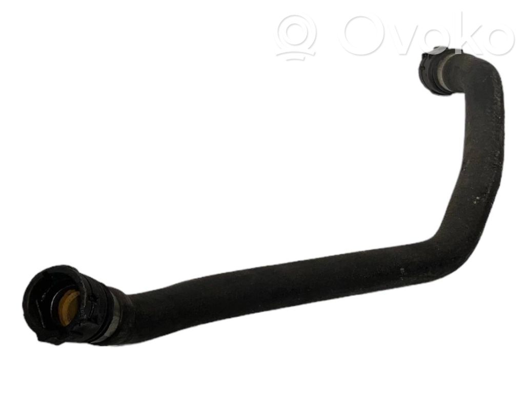 Caurulīte (-es) / šļūtene (-es)