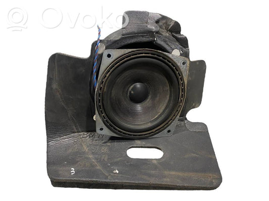 Skaļrunis (-i) priekšējās durvīs