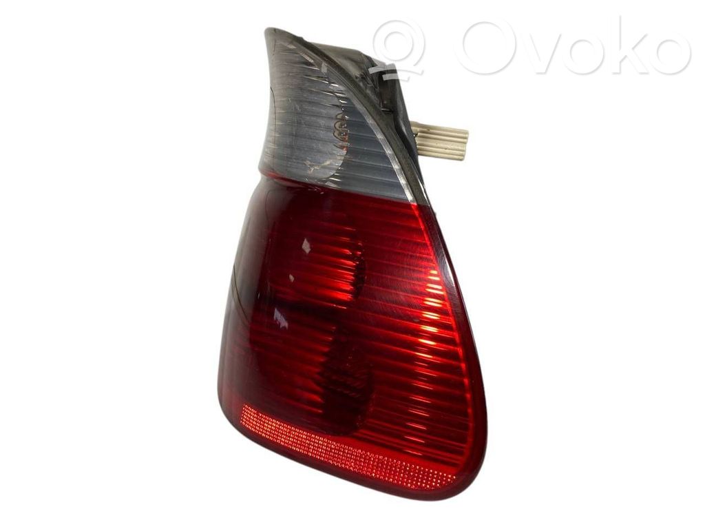 Задний фонарь в кузове