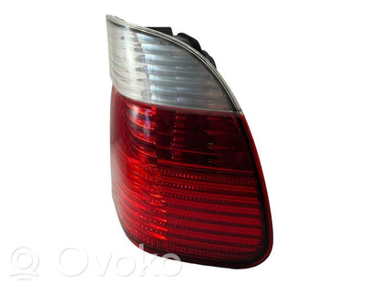 Задний фонарь в кузове