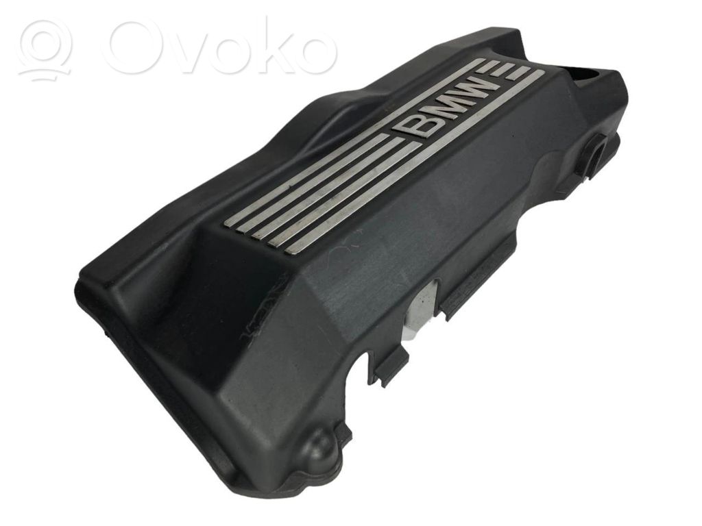 Dzinēja pārsegs (dekoratīva apdare)