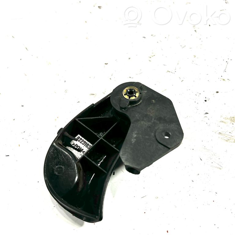 Ручка открывания капота двигателя