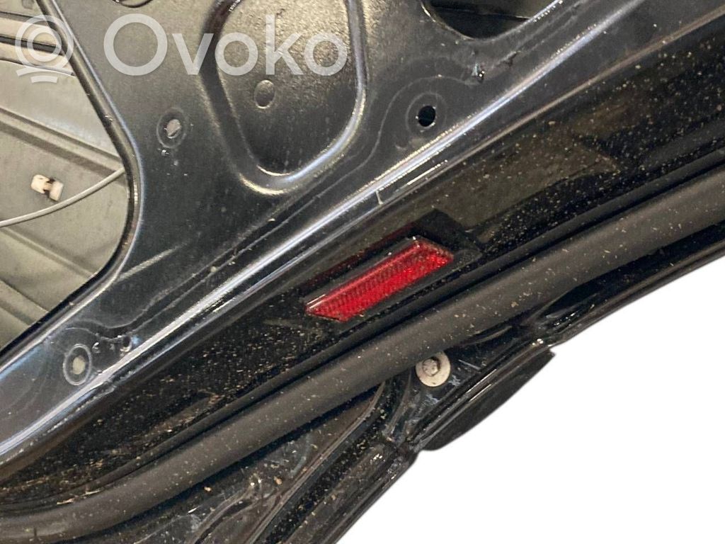 Aizmugurējās durvis