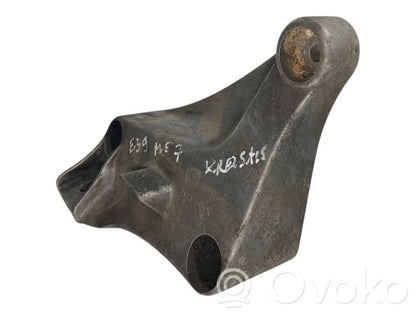 Dzinēja nostiprināšanas stiprinājums-kronšteins