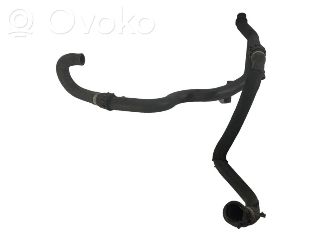 Caurulīte (-es) / šļūtene (-es)