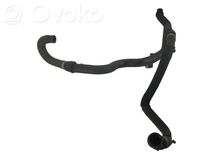 Caurulīte (-es) / šļūtene (-es)