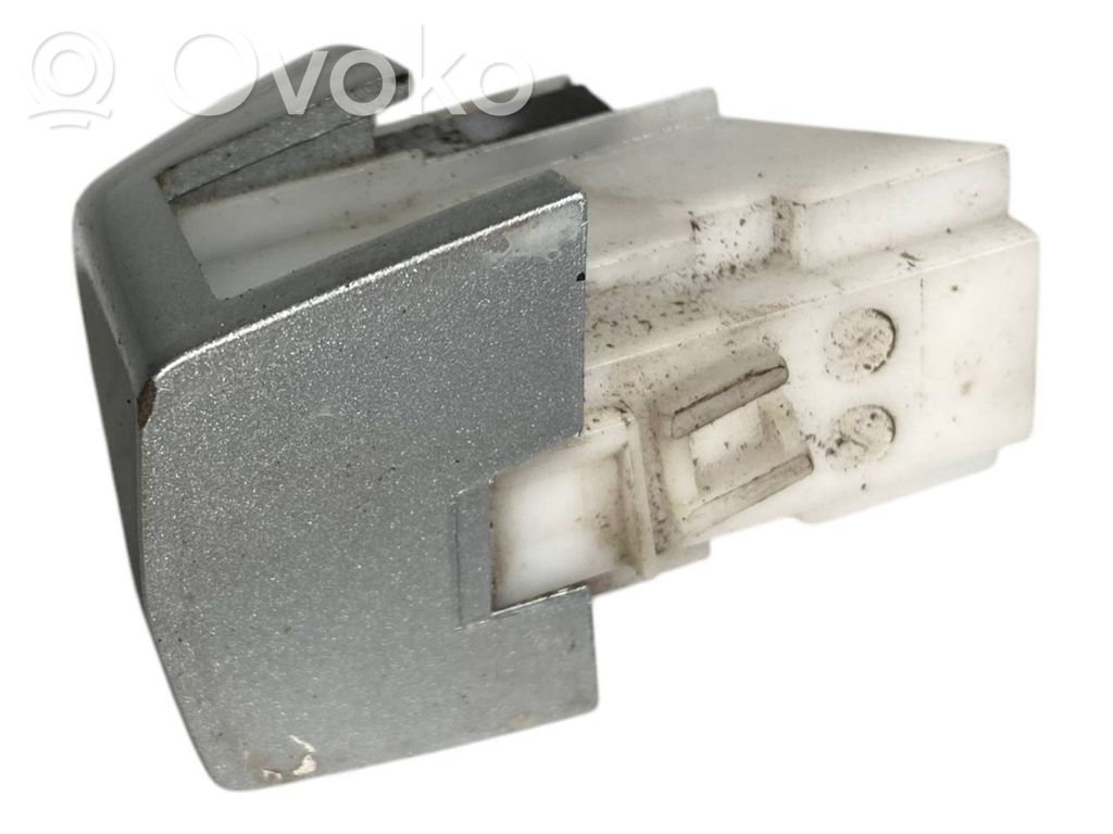 Крышка ручки передней двери