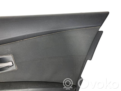 Apšuvums aizmugurējām durvīm