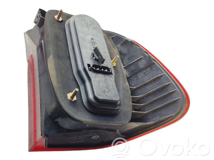 Aizmugurējais lukturis virsbūvē