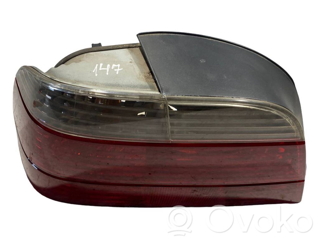 Aizmugurējais lukturis virsbūvē