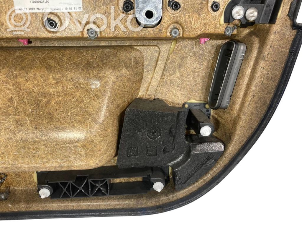 Priekšējo durvju apdare