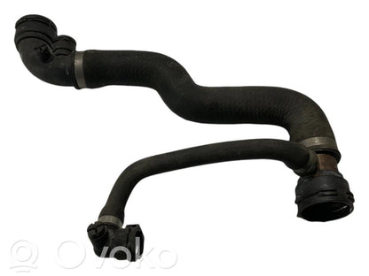 Caurulīte (-es) / šļūtene (-es)