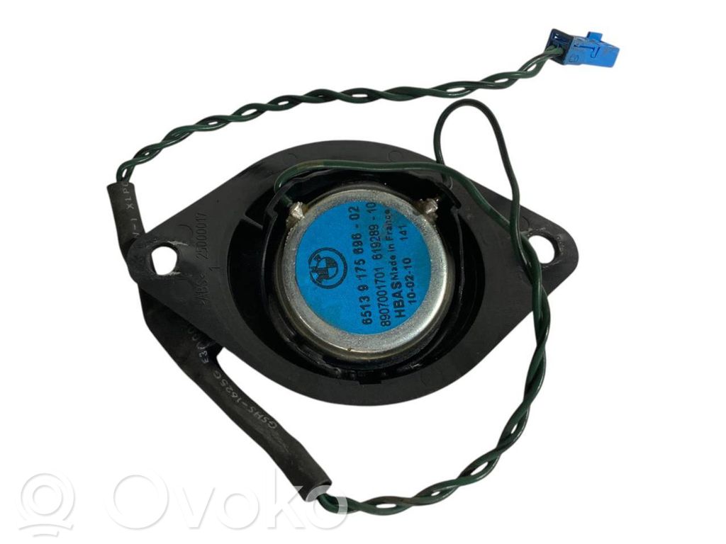 Skaļrunis (-i) priekšējās durvīs