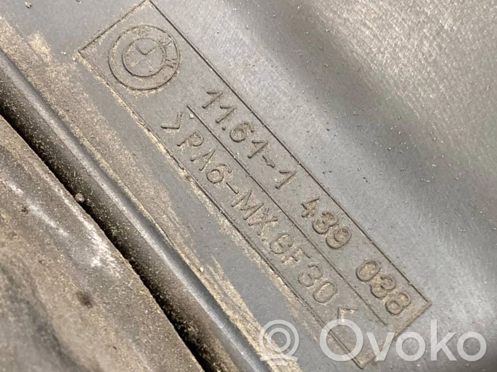 Engine cover (decorative trim)