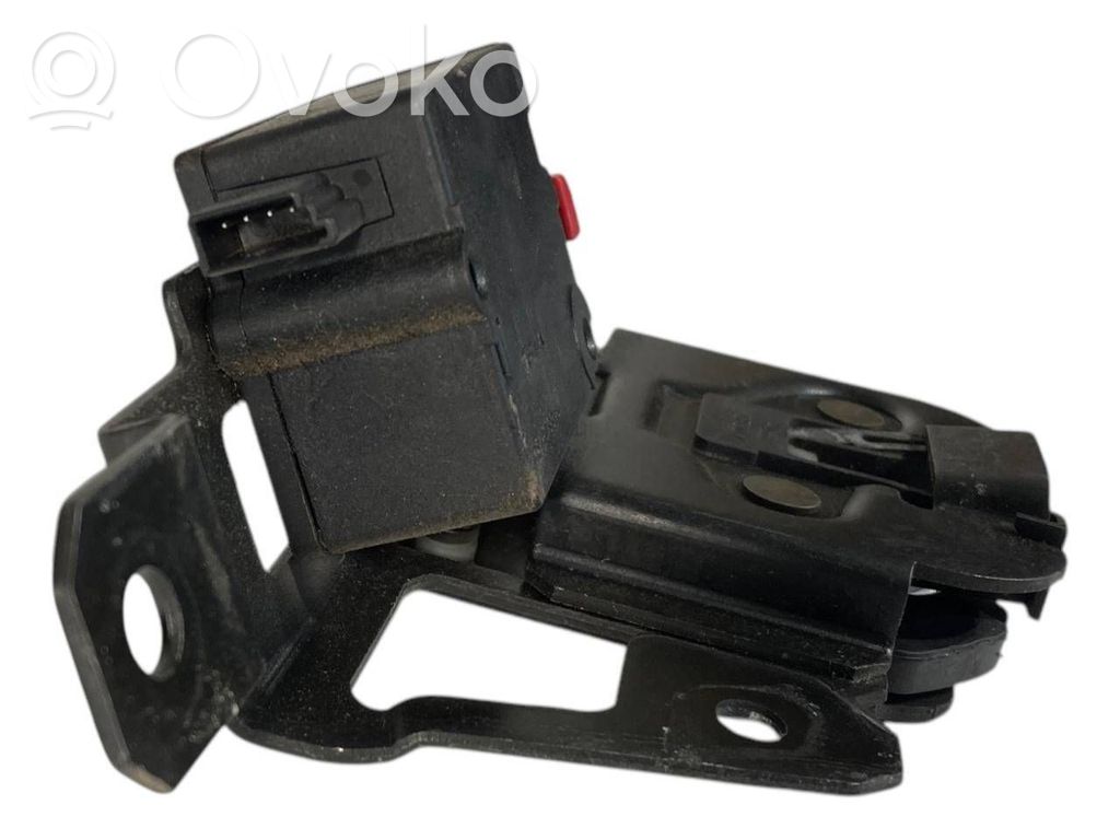 Aizmugurējā pārsega slēdzene