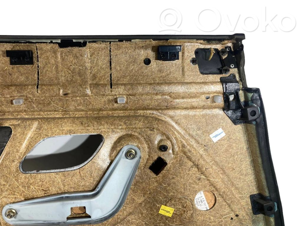 Apšuvums aizmugurējām durvīm