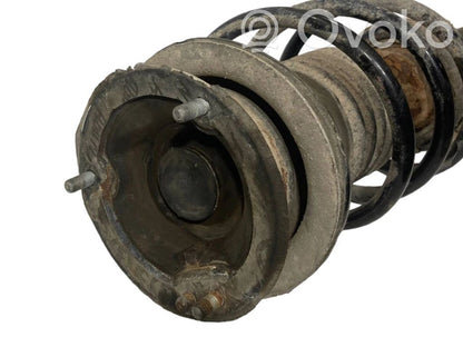 Priekšpusē amortizators ar atsperi