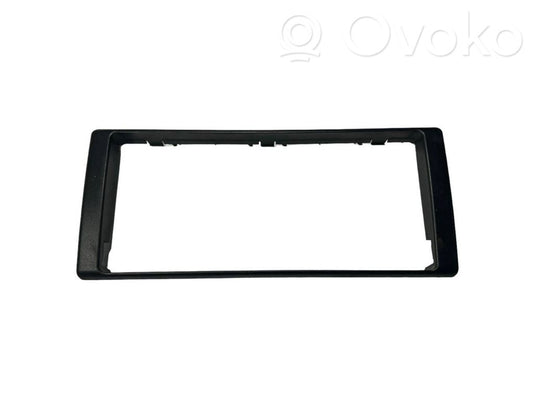 Radiouztvērēja / navigācija dekoratīvā apdare