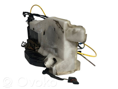 Priekšpusē slēdzene